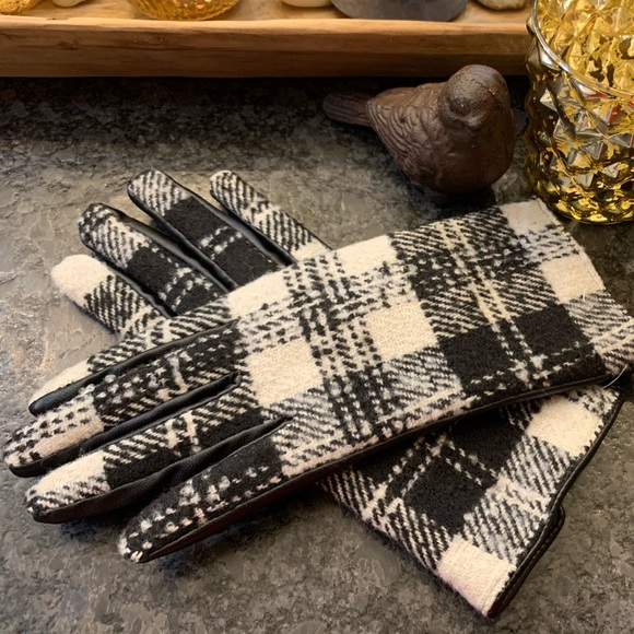 NWT Mud Pie White Black Plaid Gloves One Size - Picture 1 of 4